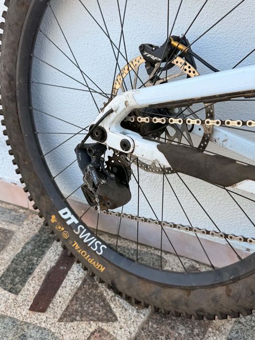 Commencal supreme v5 DH