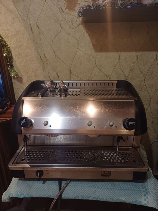 професійна кавомашина bazzera
