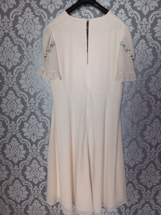 Elegancka haftowana sukienka roz.46/18 Hope&Ivy