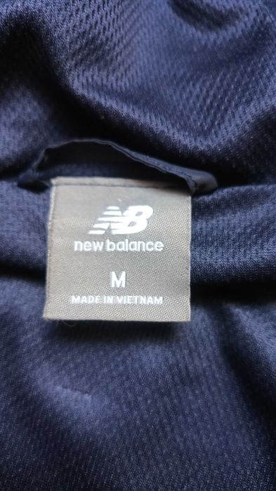 Кросівки New Balance розміром 42 (нові) та куртка New Balance розміром М