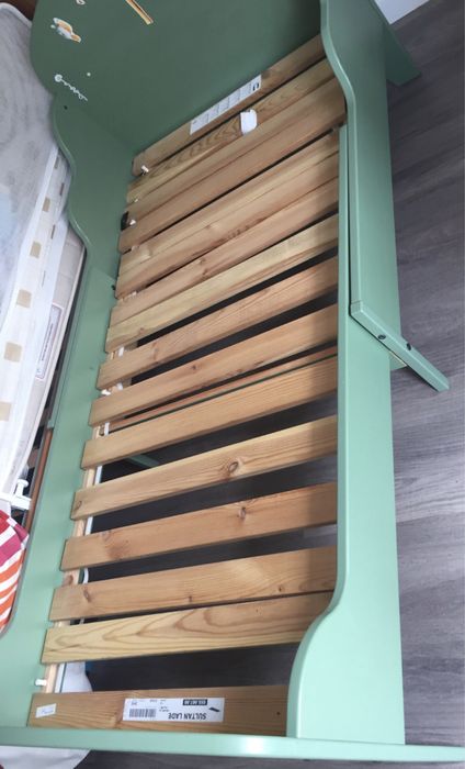Cama extensivel com estrado de ripas