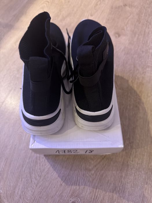 Sprzedam nowe buty sportowe damskie trampki