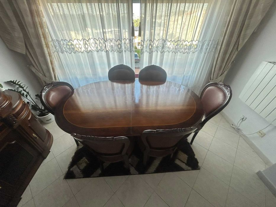 Mesa de Jantar Vintage Clássica em Madeira Escura + Conjunto de Cadeiras