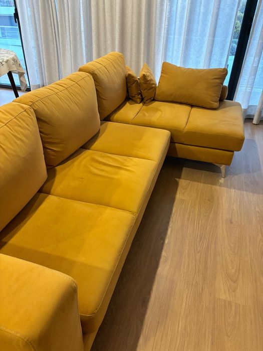 Sofá com chaise longue