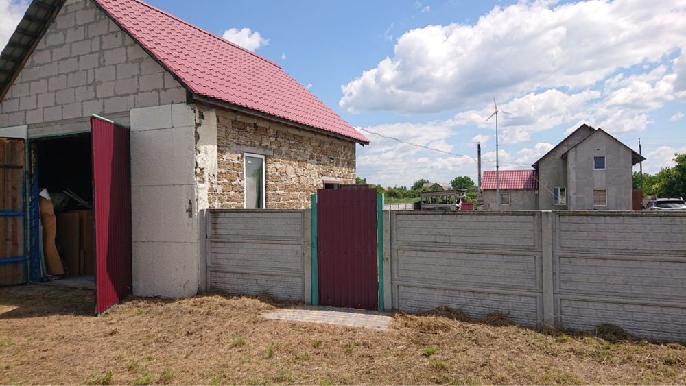 Продається автономний будинок в смт.Гребінки