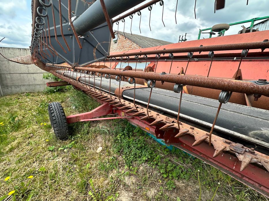 Жниварка Massey Ferguson MF 1996