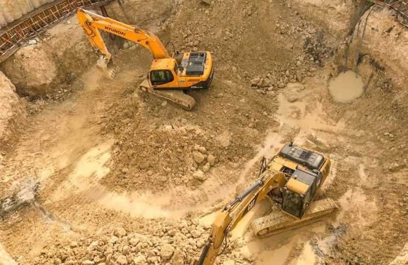 Аренда экскаватора полноповоротного, гусеничного. Услуги спецтехники.