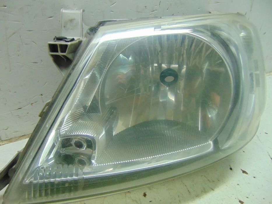 Toyota Hilux farol " usado em bom estado