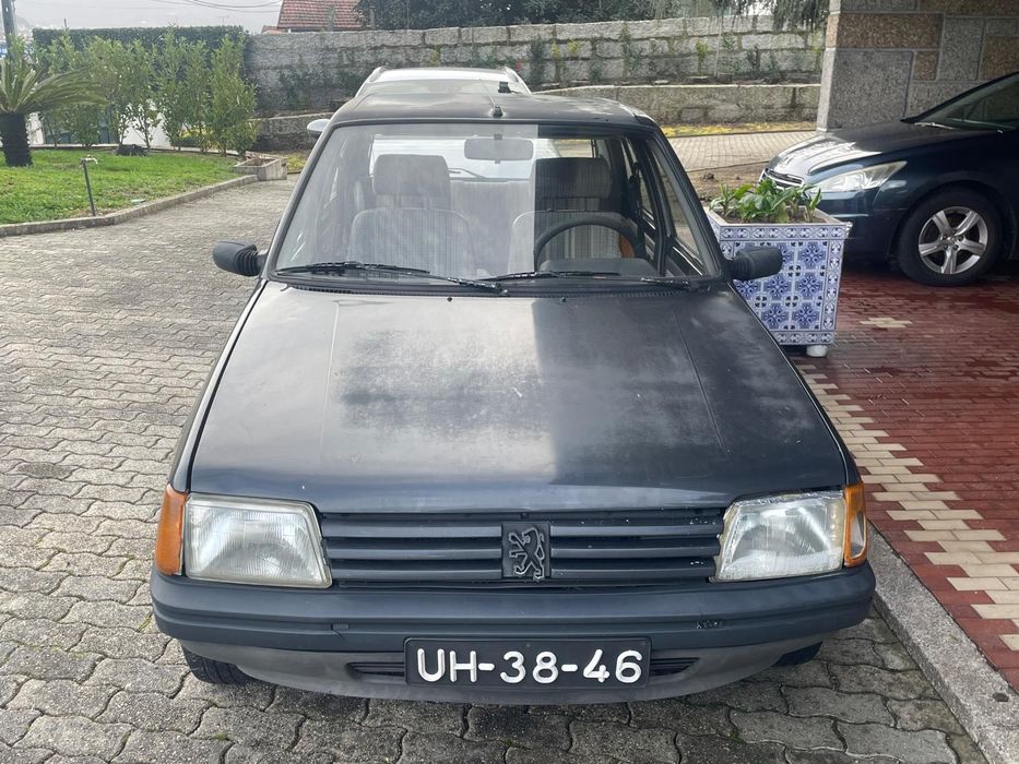 Peugeot 205 em bom estado