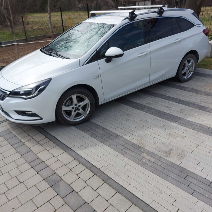 Opel astra Sports tourer  +