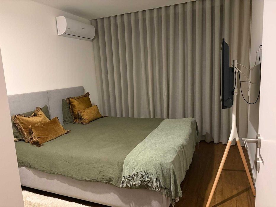 Cama de Casal completamente usado com um ano