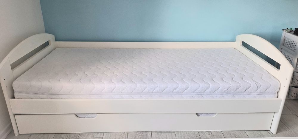 Łóżko dla dziecka drewniane 90x200 materac