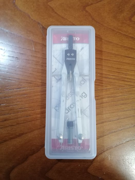 Conjunto prancheta, compasso e livro de desenho