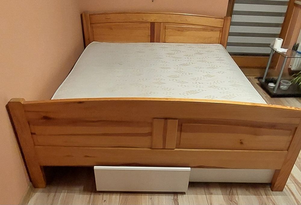 Stelaż łóżka z drewna sosna