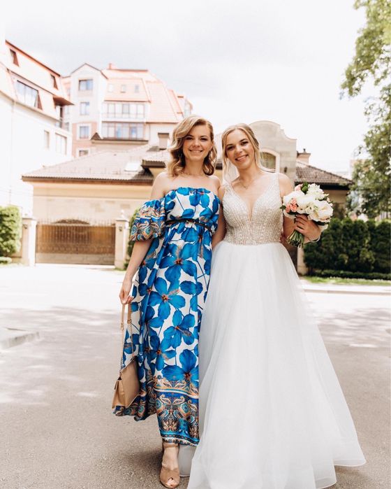 Весільне плаття зі шлейфом