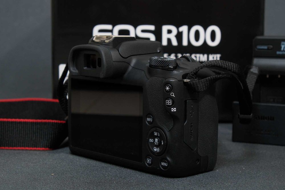 Canon R100 + kit 18-45mm IS STM