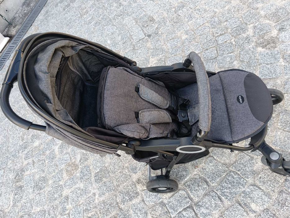 Carro de bebê e ovo