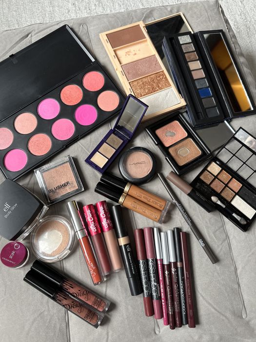 Diverse Makeup Set64586233059585121