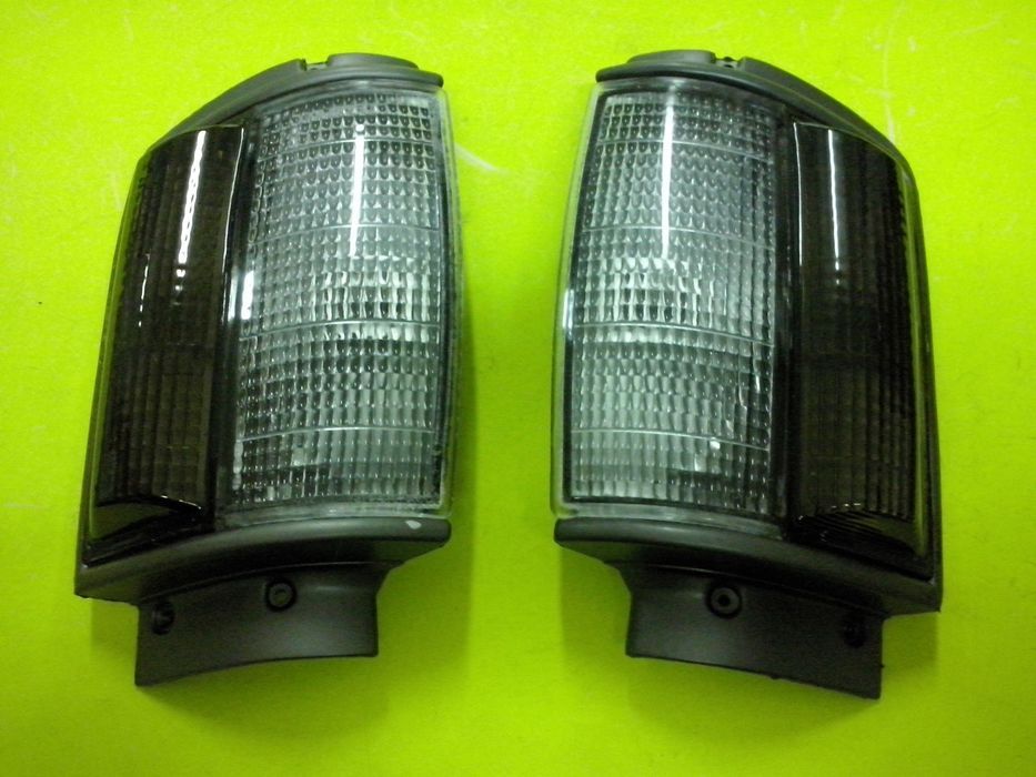 Farolins Farolim da frente Toyota Hilux 4WD LN65 (Novos)