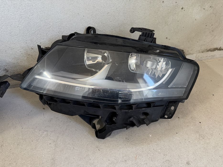 Фара передняя Audi A4 B8
