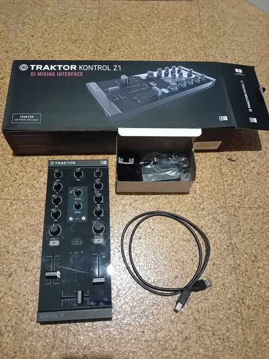 Controlador DJ Traktor Z1