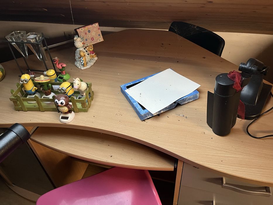 Mesa e cadeira de escritorio