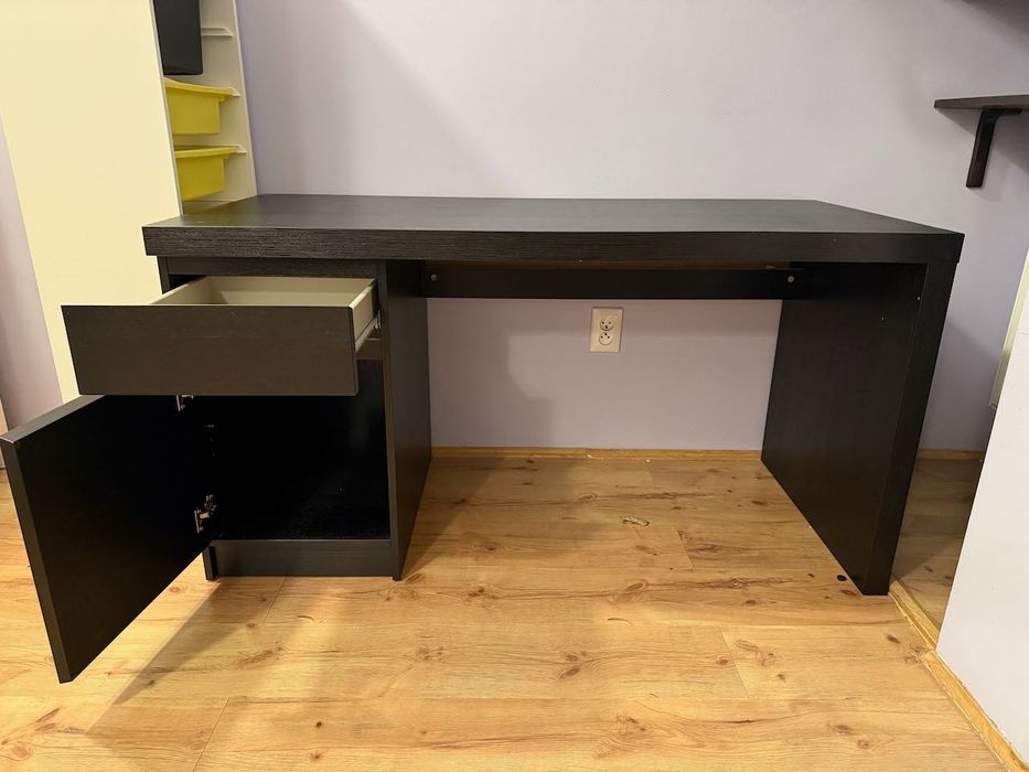IKEA MALM Biurko, czarno-brązowe, 140x65 cm