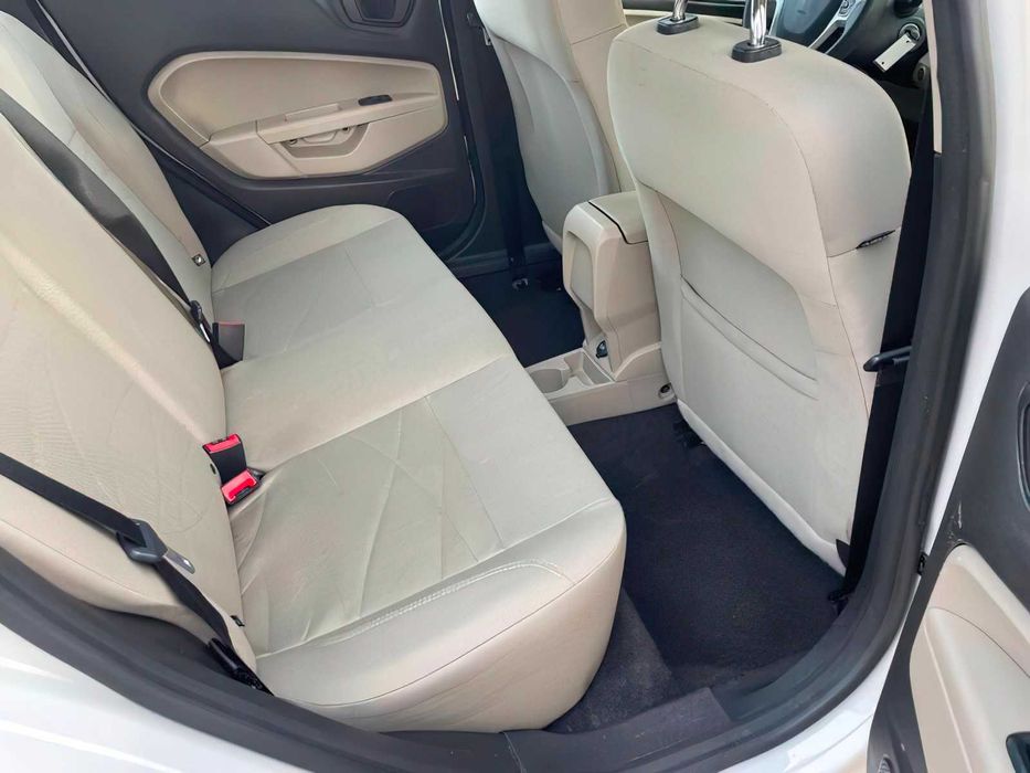 Ford Fiesta SE      2018
