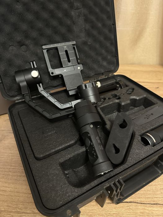 Професйний стабілізатор (стелікам) для фото та відео Zhiyun Crane Plus