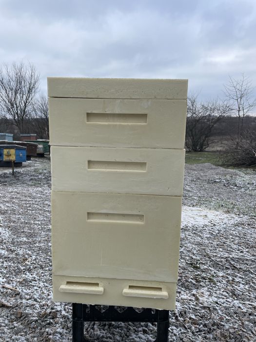 Вулики  ППУ цільнолиті, універсальне дно пилкозбірник. 10 рамок.