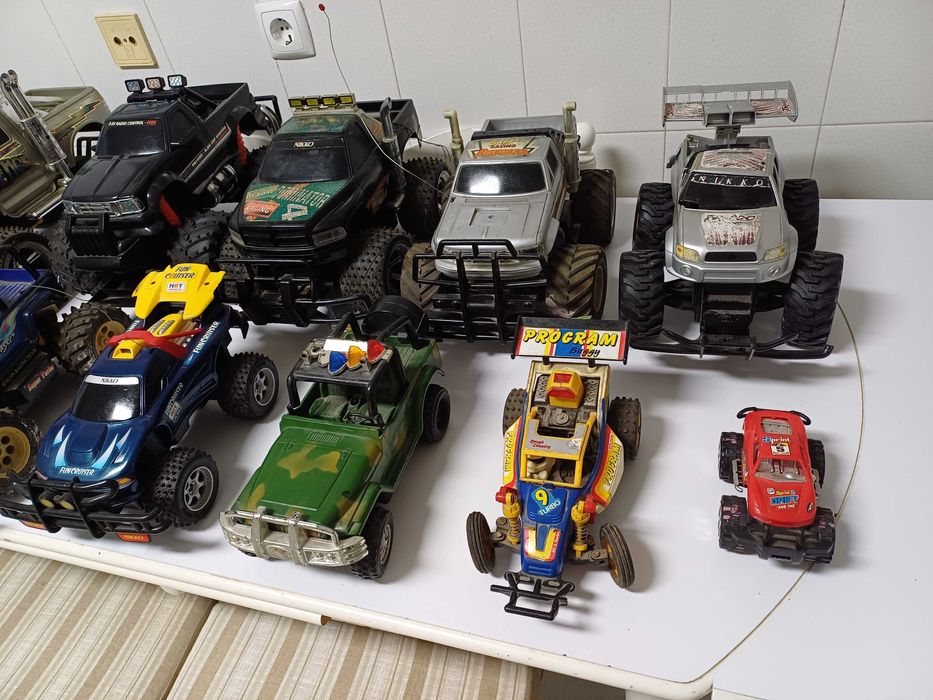 Jipes e 4X4 de grandes dimensões 6 unidades, médias 3 e uma pequena