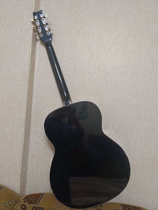 Продам акустичну гітару renome