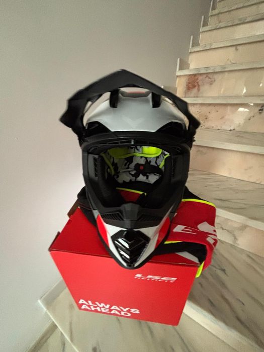 Capacete marca ls2