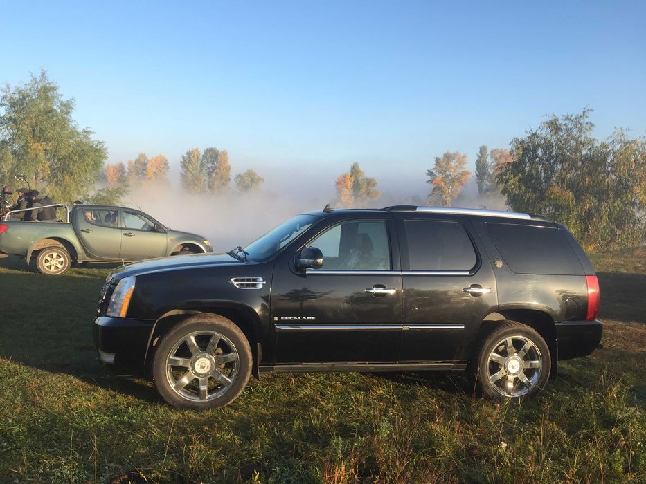 Продам Cadillac Escalade 6.2 V8 куплений новим в салоні перший власник