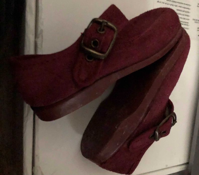 2 pares de Merceditas novas, tamanho 20. Portes grátis!