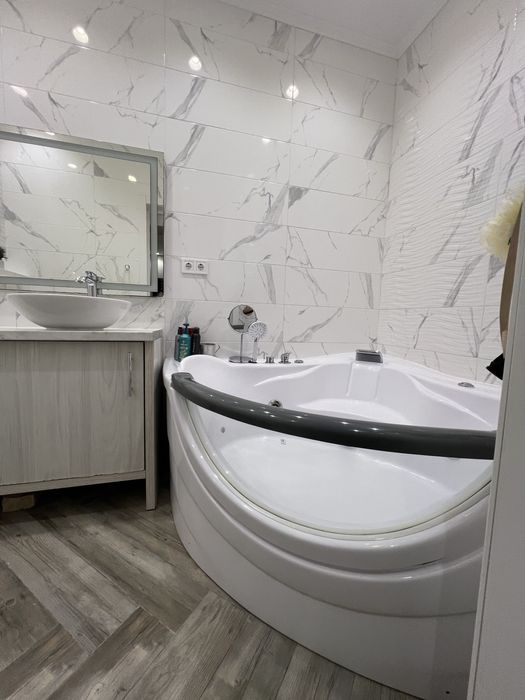 Продаж 4 кімнатноі квартири