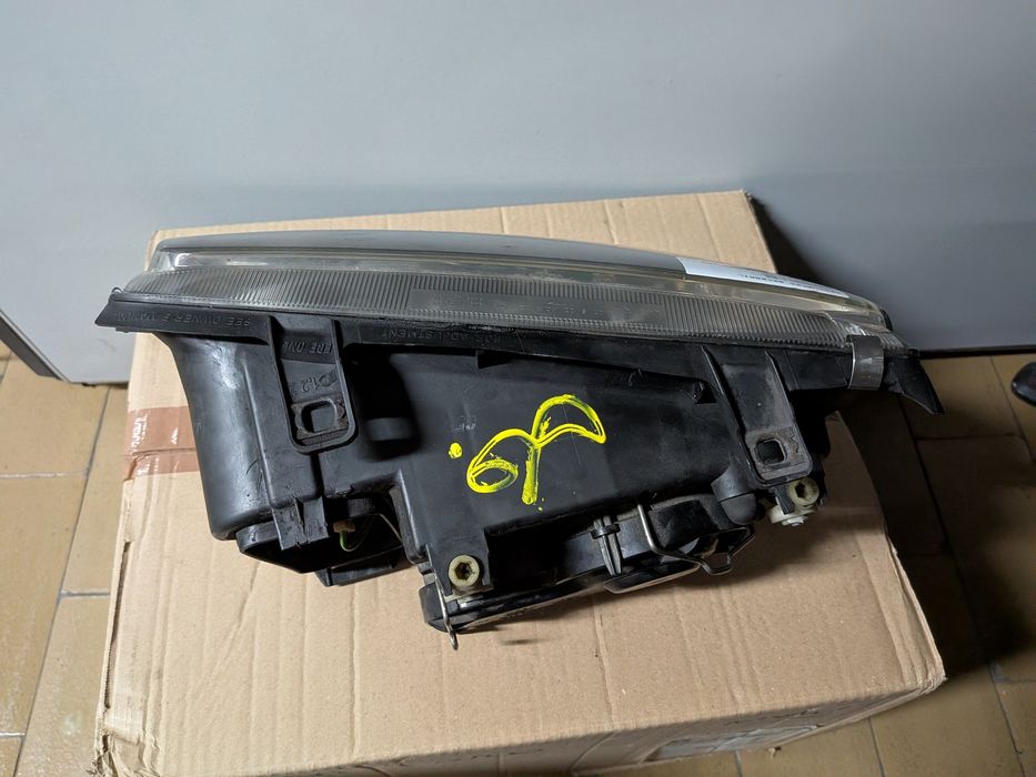 VW BORA farol lado direito