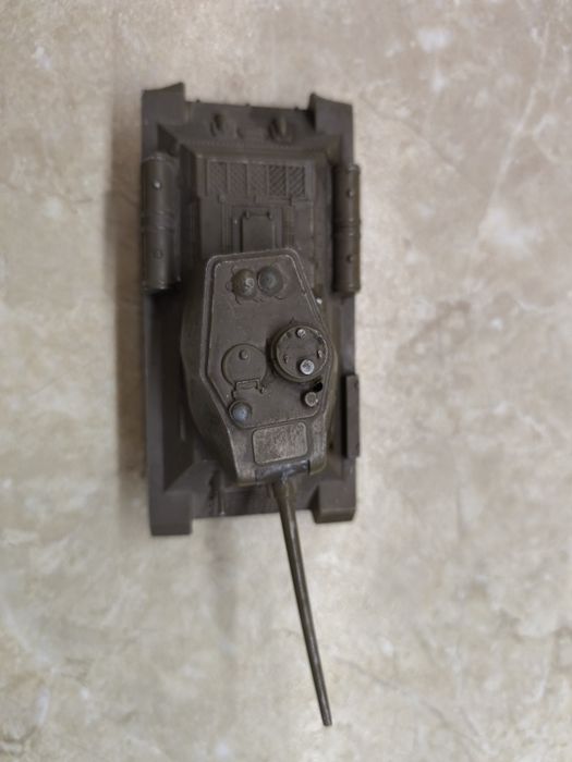 Продам модель советского танка Т-34 масштаб 1:43