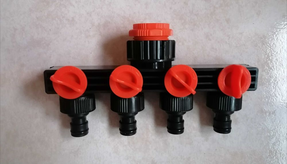 Conector de mangueira de água com 4 saídas