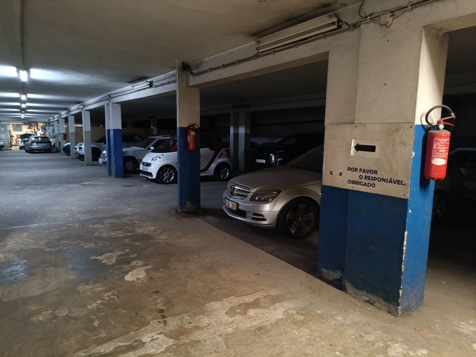 Garagem fechada (lugar estacionamento)