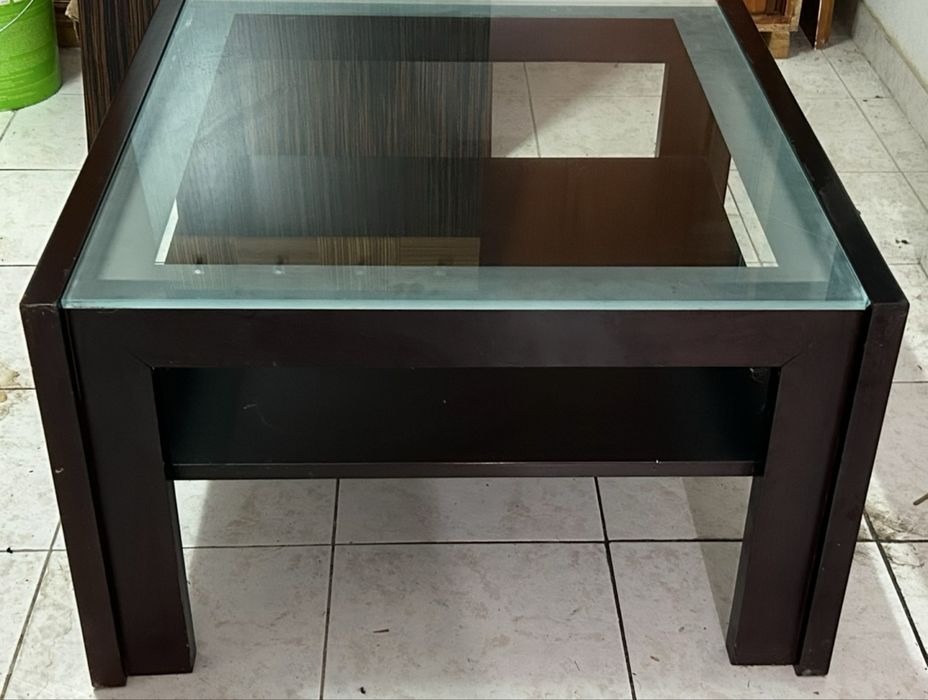 Mesa de centro de sala com vidro removivel