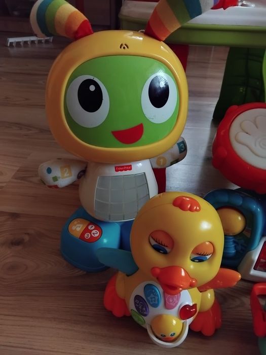 Zestaw zabawek clementoni i fisher price stolik sprzedany