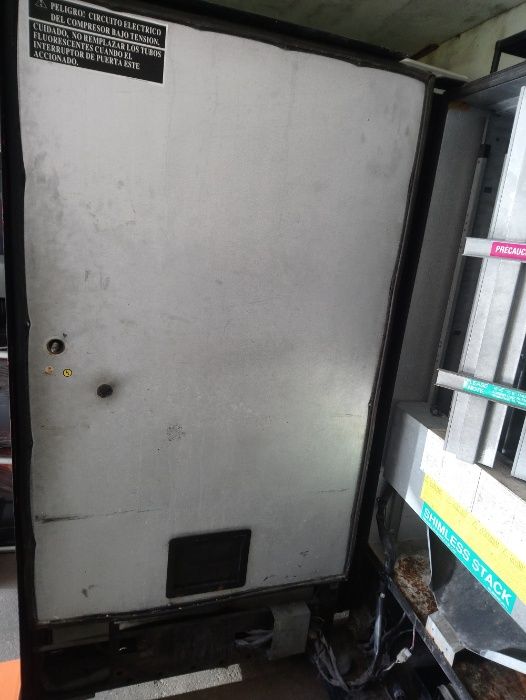 Máquina Vending (Venda Automática) Dixie Narco 8