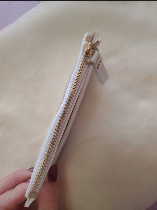 Carteira branca nova