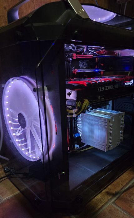 Срочно игровой кибер компьютер стекло