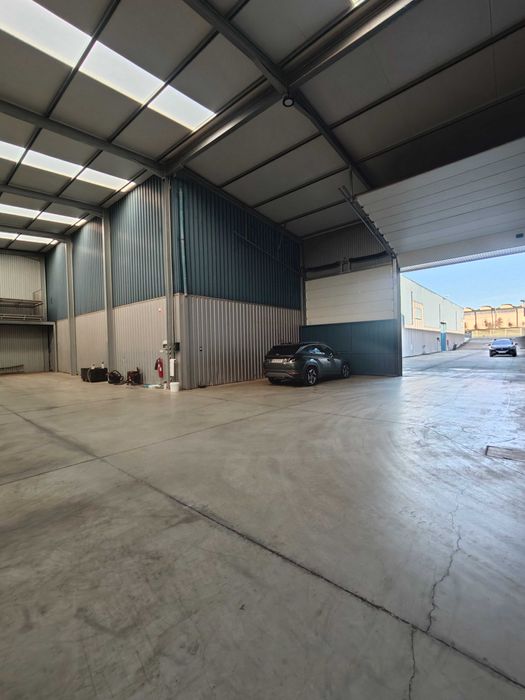 Arrendo espaços m² para autocaravanas, carros, motos, móveis e outros