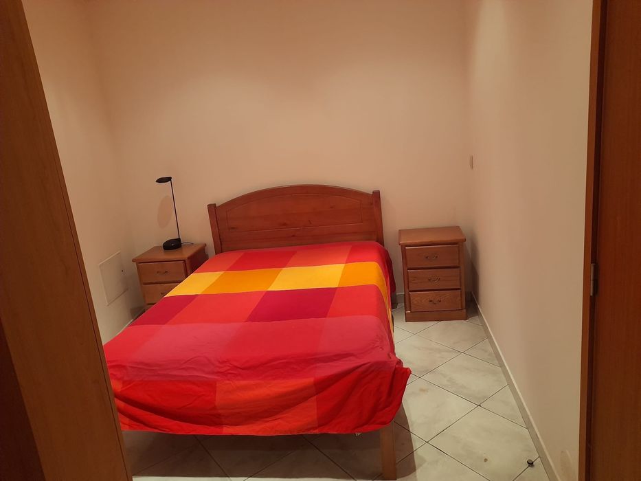 Arrenda-se quarto com kitchenet