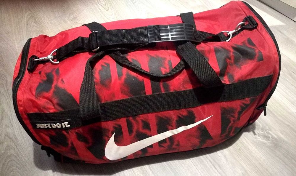 Duża Torba Sportowa NIKE Czerwona poj. 60l