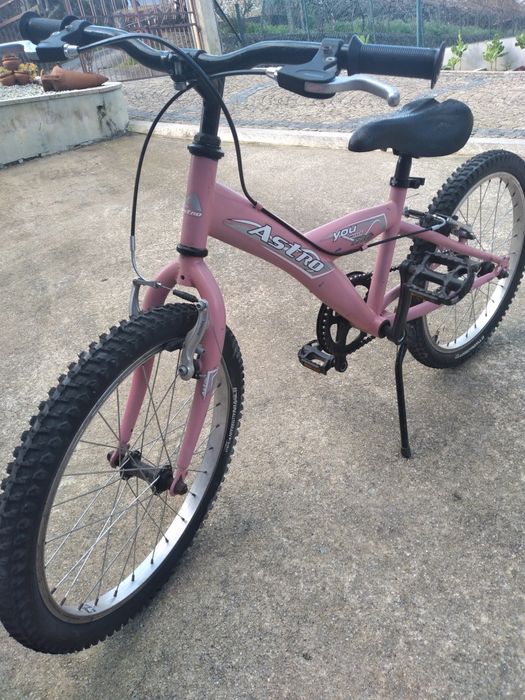 Bicicleta roda 20 de menina