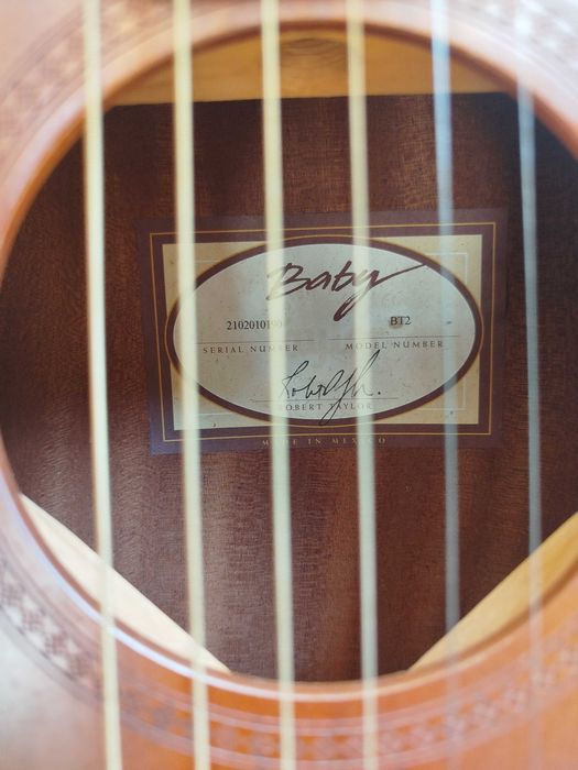 Guitarra Taylor Baby